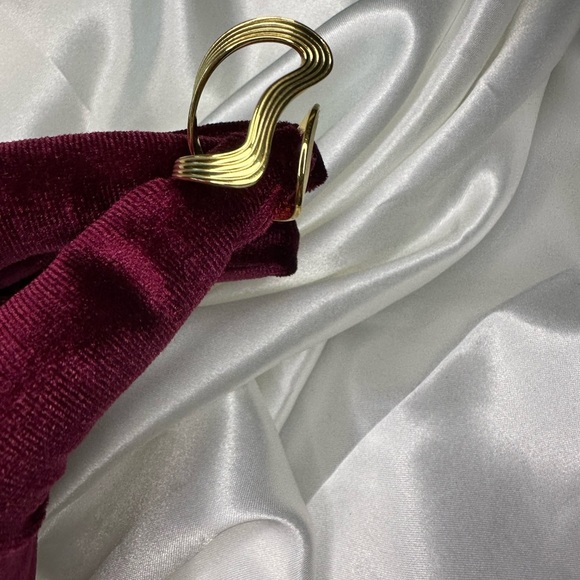 ZARA stillness Gold-Toned Wave Ring - Picture 9 of 12